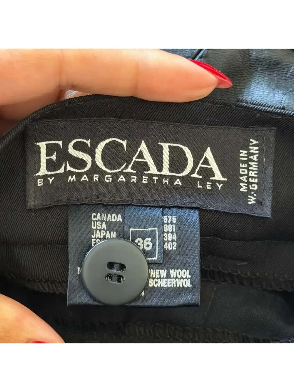 Escada - Picture 9 of 9